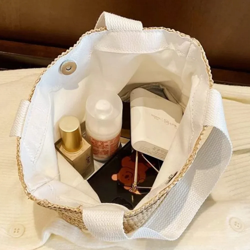 Beautiful new in plastic straw woven handbag - Picture 3 of 4